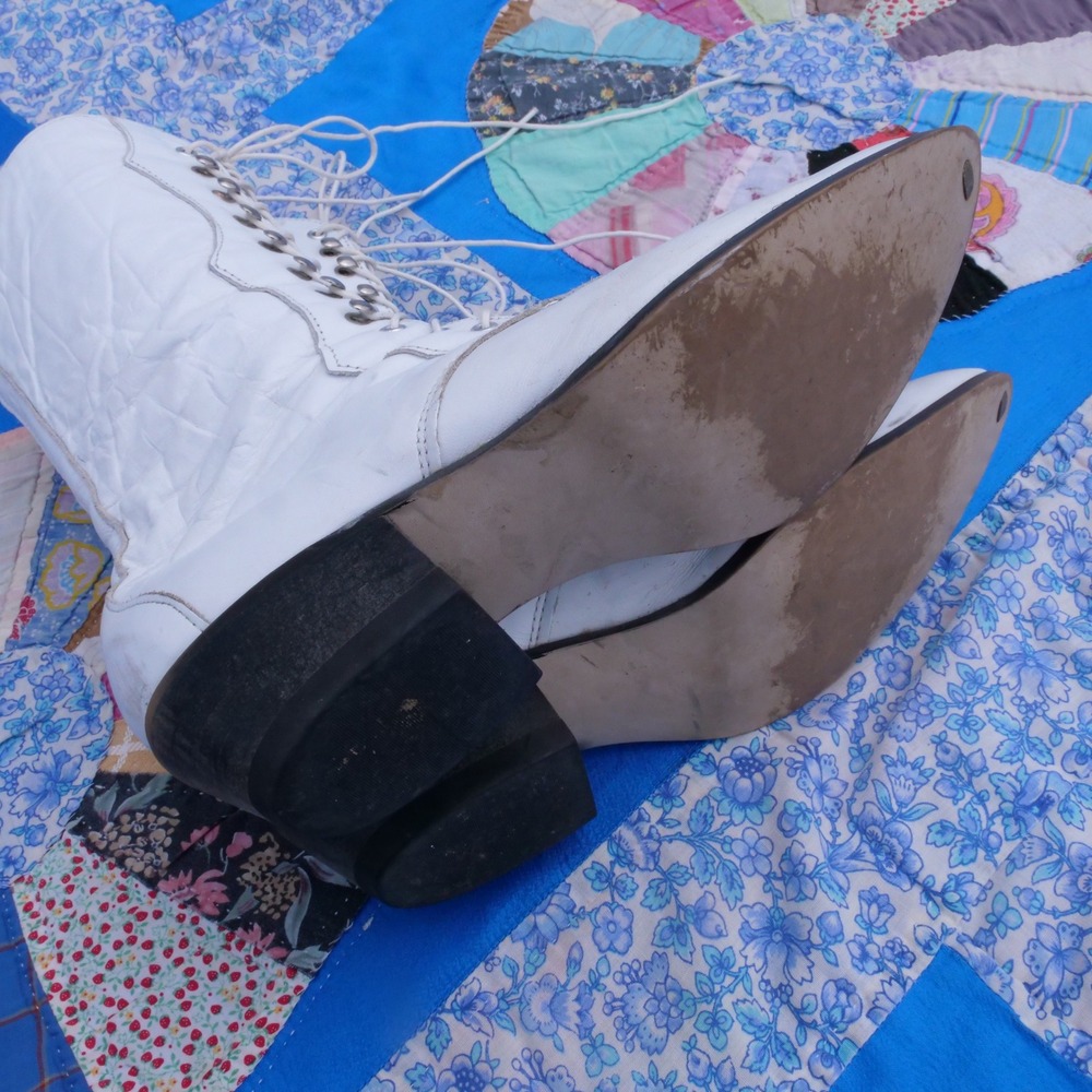 Vintage 1980s Laredo white leather cottagecore western boots- 7 - Picture 4 of 10